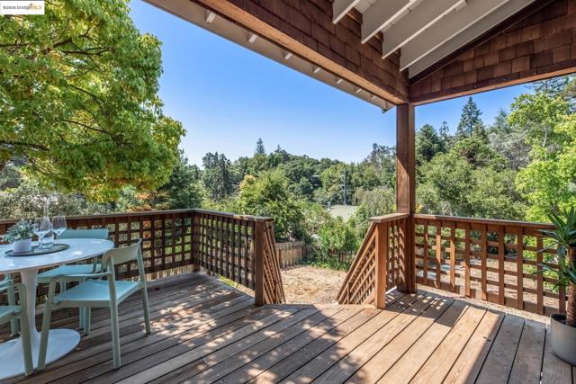 3176 Jordan Rd, Oakland CA: https://media.crmls.org/mediaz/43ffc30a-5f02-4997-9d71-c3cd6fb344f9.jpg