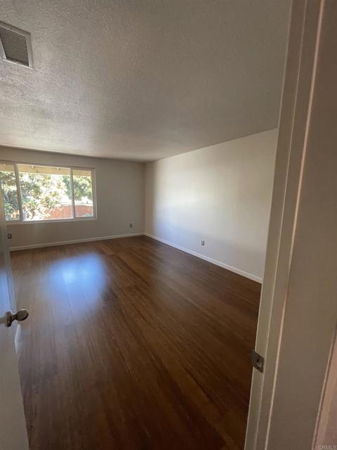 Detail Gallery Image 8 of 19 For 1612 Bridgeview Dr, San Diego,  CA 92105 - 3 Beds | 2 Baths