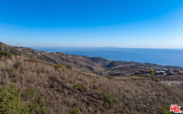 1 Murphy Way, Malibu CA: https://media.crmls.org/mediaz/44000e36-8e9c-4ea3-9b24-ecf951857a4e.jpg