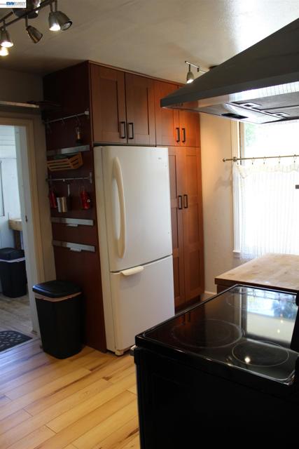 Image 15 of 20 For 536 Williams St