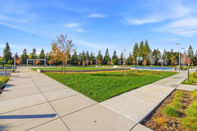 5740 Vibrant Loop, San Jose CA: https://media.crmls.org/mediaz/44003639-bfad-425c-b838-ccf0012408d8.jpg