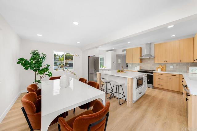 2263 Finch Lane, San Diego CA: https://media.crmls.org/mediaz/44004a86-7f46-4d8c-b517-76ef549c3122.jpg