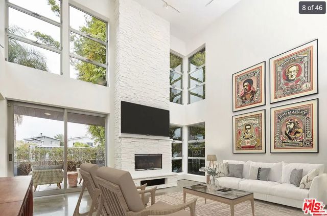 4430 Lindblade Drive, Los Angeles CA: https://media.crmls.org/mediaz/44006c1c-3318-438d-a167-a46d0f991bb0.jpg