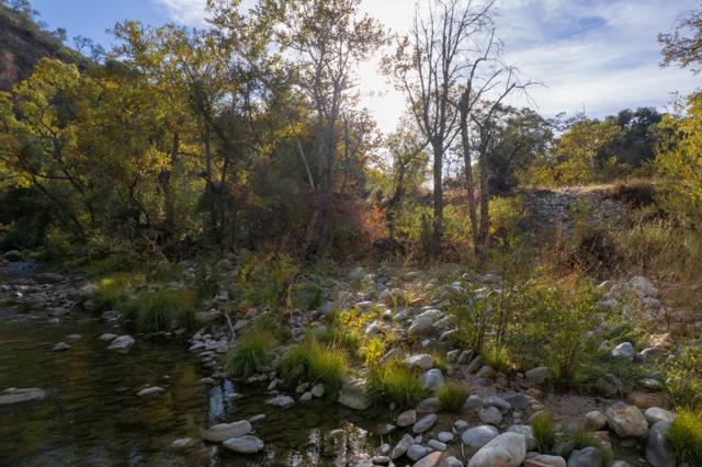 47275 Arroyo Seco Road, Greenfield CA: https://media.crmls.org/mediaz/44007a14-56d3-438f-8f0b-d9c6eebb595e.jpg