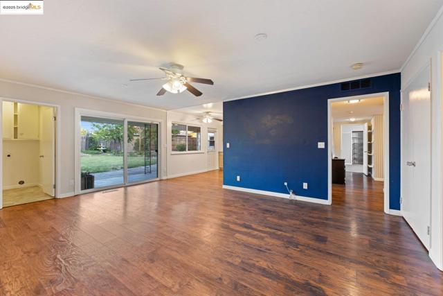 5235 Adelaide WAY, Carmichael CA: https://media.crmls.org/mediaz/4400d8d8-d835-417d-b83e-1cc1afae9be9.jpg