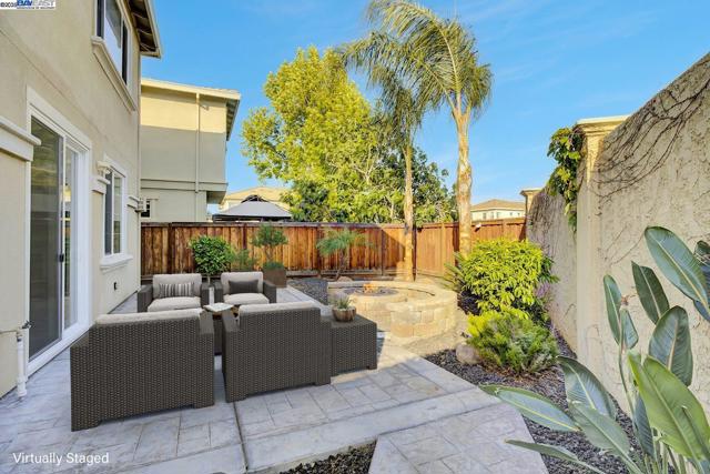 269 Alta St, Brentwood CA: https://media.crmls.org/mediaz/4400f6e5-dfe4-42b3-a97d-5871b02a8c67.jpg