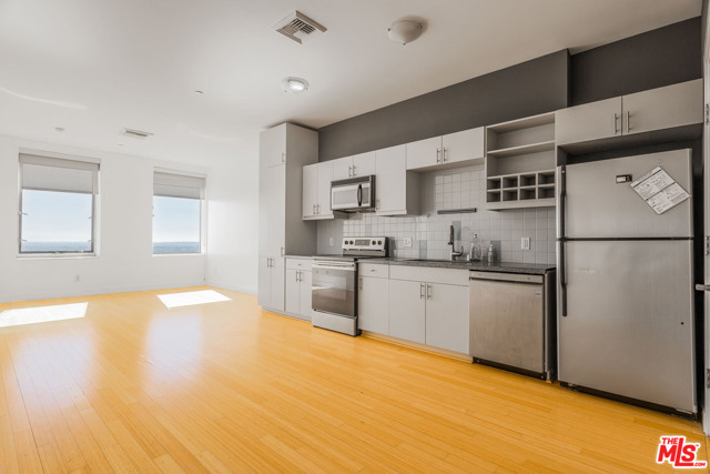 3810 WILSHIRE Boulevard, Los Angeles, California 90010, 2 Bedrooms Bedrooms, ,2 BathroomsBathrooms,Condominium,For Sale,WILSHIRE,21690208