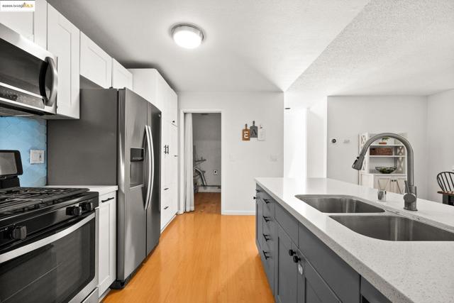 300 Locust Dr, Vallejo CA: https://media.crmls.org/mediaz/44019907-bbeb-4d4b-974b-d68bc492ef10.jpg