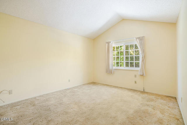 6909 Pala Mesa Drive, Oak Park CA: https://media.crmls.org/mediaz/44019e7d-21fd-4c35-9a7b-ad952d934dce.jpg
