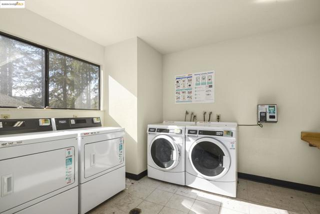 2141 Northwood Cir, Concord CA: https://media.crmls.org/mediaz/4401ff89-1cd4-4bf1-a9e1-30ff20af5811.jpg