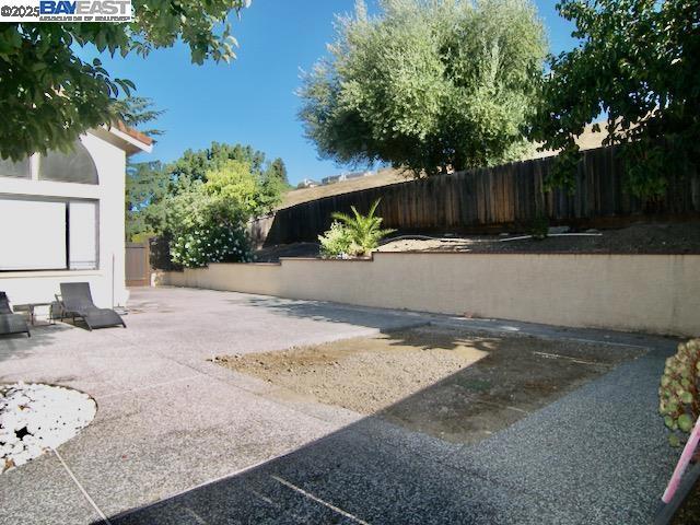 715 Sunrise Dr, Fremont CA: https://media.crmls.org/mediaz/4402a02e-28d1-4d78-89fa-ce3016410652.jpg