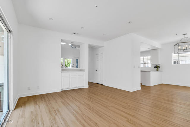 Detail Gallery Image 14 of 43 For 2512 Huntington Ln a,  Redondo Beach,  CA 90278 - 4 Beds | 2/1 Baths