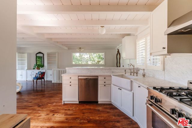 2344 Sunset Heights Drive, Los Angeles CA: https://media.crmls.org/mediaz/4402c15d-f74d-4554-acf9-3ad1b56899ef.jpg