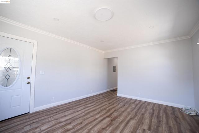 3517 Allendale Ave, Oakland CA: https://media.crmls.org/mediaz/4402ff7c-1640-4456-9b79-fc2f6a7d0041.jpg