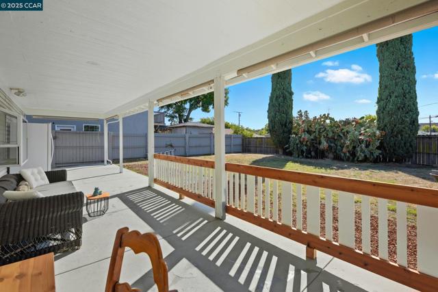 4108 Irene Dr, Martinez CA: https://media.crmls.org/mediaz/440311b6-2566-43bf-9940-25186ddc1452.jpg