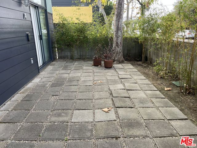 320 Indiana Avenue, Venice CA: https://media.crmls.org/mediaz/4403202c-32cf-4fc4-92c2-87ebeb871e1c.jpg