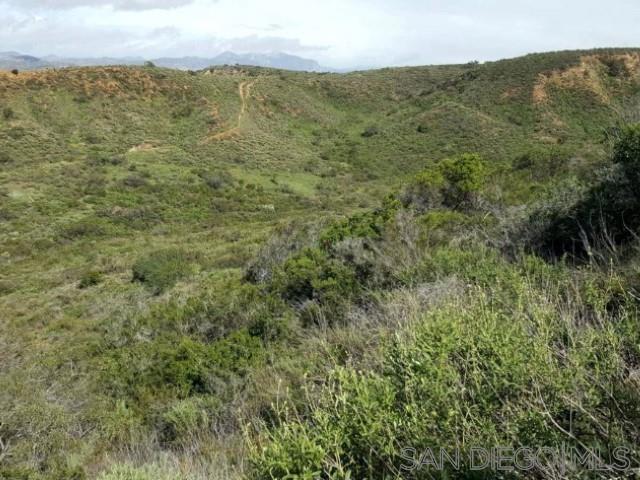 8209 Mesa, Santee CA: https://media.crmls.org/mediaz/4403561a-9225-496c-8db2-a7da7e451787.jpg