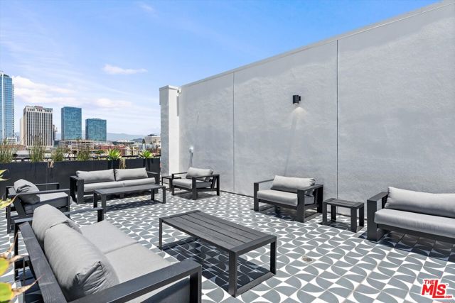 904 S New Hampshire Avenue, Los Angeles CA: https://media.crmls.org/mediaz/4403b41d-c82f-44d8-b321-cfd239e298d4.jpg