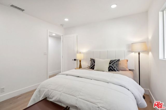 4656 Greenbush Avenue, Sherman Oaks CA: https://media.crmls.org/mediaz/440425d3-841f-4f69-b40e-b92ce02a4e52.jpg