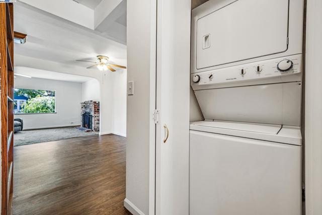 1137 Post St, Alameda CA: https://media.crmls.org/mediaz/440466f3-ea2e-47de-bd86-98f1fe65dc7e.jpg