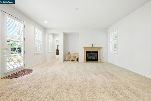 630 Oscar St, Vallejo CA: https://media.crmls.org/mediaz/4404ad36-6ccf-4036-b398-3cf3eea434ba.jpg