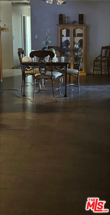 https://media.crmls.org/mediaz/440515f0-f375-49e5-9a19-ffccb202ef96.jpg?preset=X-Large
