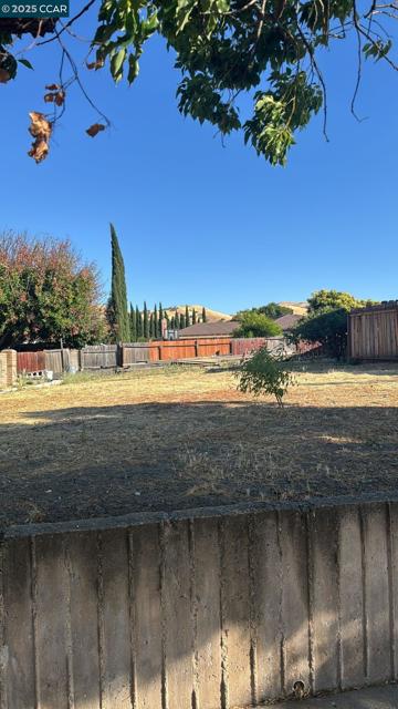 1248 Metten Ave, Pittsburg CA: https://media.crmls.org/mediaz/4405b777-b40d-4e54-9553-c0c52ef9d8a4.jpg
