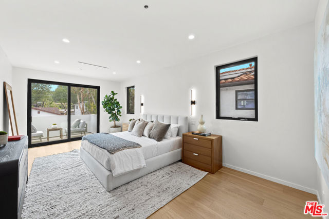 2631 Castle Heights Place, Los Angeles CA: https://media.crmls.org/mediaz/440676d7-6c05-4135-b347-8e1a0365416b.jpg