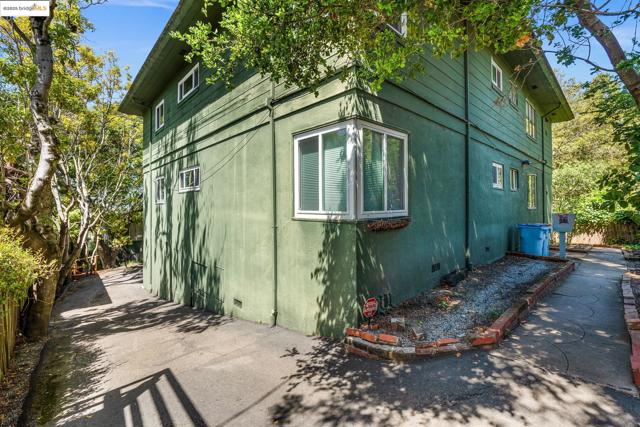 1730 Highland Pl, Berkeley CA: https://media.crmls.org/mediaz/4406e999-f9b5-46d5-b889-0891fcc56386.jpg