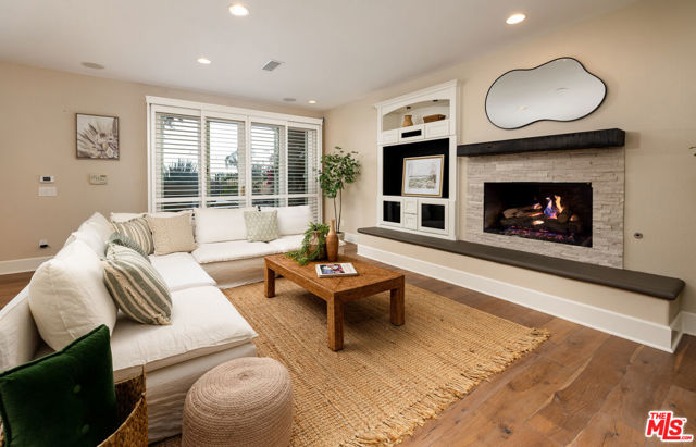 2767 Avenida De Autlan, Camarillo CA: https://media.crmls.org/mediaz/44070069-162a-4c52-9bb5-923a04de595c.jpg