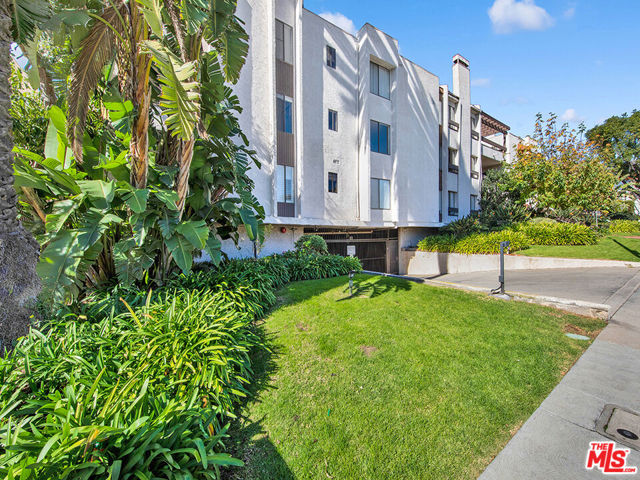1325 Valley View Road, Glendale CA: https://media.crmls.org/mediaz/44075a92-8d37-466d-a0f4-84d82d115d63.jpg