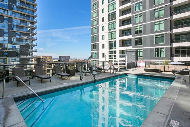 425 W Beech St, San Diego CA: https://media.crmls.org/mediaz/44083cab-d2f6-457d-8dbd-2566e86e682c.jpg