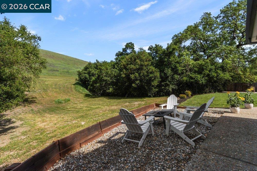 https://media.crmls.org/mediaz/4408649c-3796-4642-86cc-2cc9d4b512d9.jpg?preset=X-Large