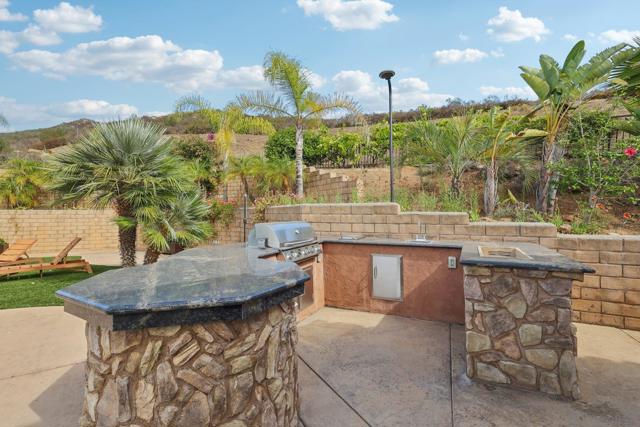 15035 Orchard View Dr, Poway CA: https://media.crmls.org/mediaz/440934ca-5ef2-4092-b639-959a85b04537.jpg