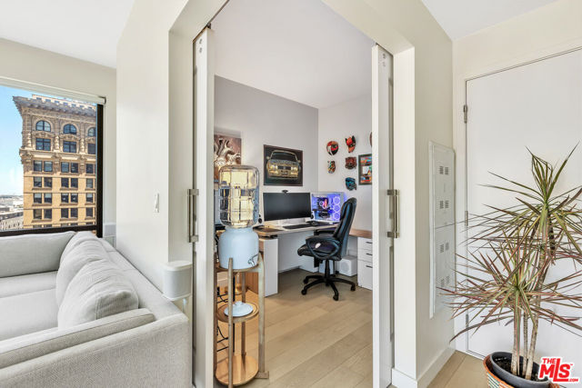 400 S Broadway, Los Angeles CA: https://media.crmls.org/mediaz/440a629f-b276-496b-b00b-7305af05d327.jpg