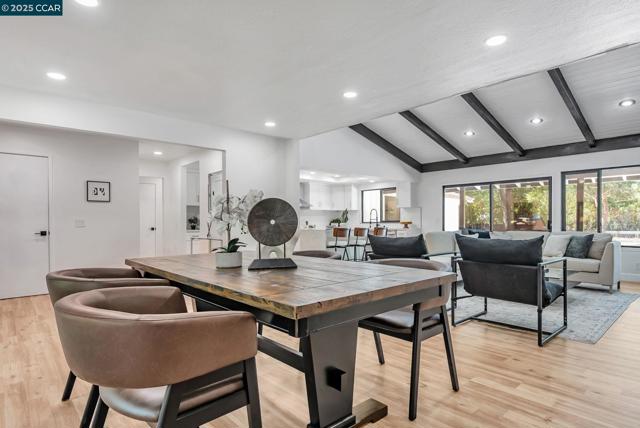 1821 S Main St, Walnut Creek CA: https://media.crmls.org/mediaz/440ac172-0981-4fde-86bd-9137cd08272b.jpg
