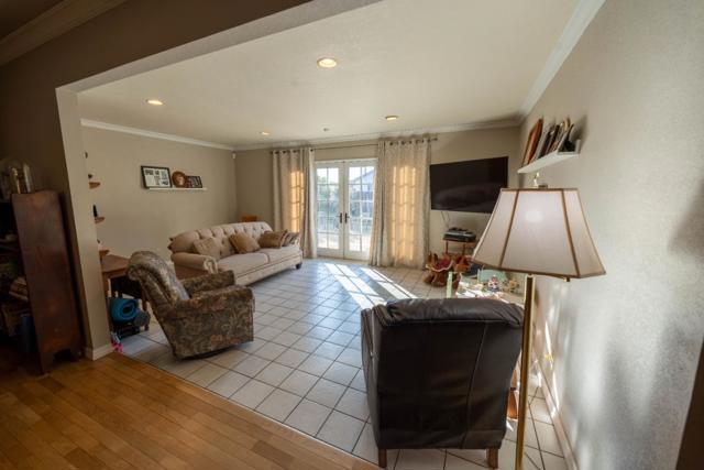 434 Oak Avenue, Greenfield CA: https://media.crmls.org/mediaz/440b5b4f-cfeb-4f71-beeb-df078f8cd5ce.jpg