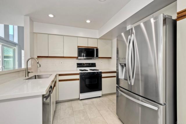 1723 Calle Platico, Oceanside CA: https://media.crmls.org/mediaz/440b9d63-dda5-444d-8b55-2bb3b8dab3d8.jpg