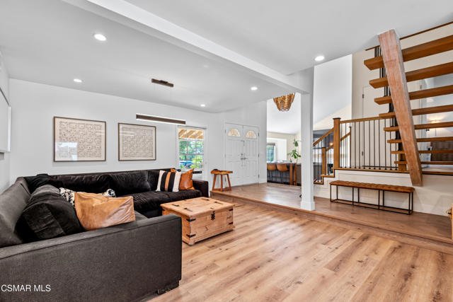 363 Larcom Street, Thousand Oaks CA: https://media.crmls.org/mediaz/440b9e19-a20e-4807-80f9-112a956184db.jpg