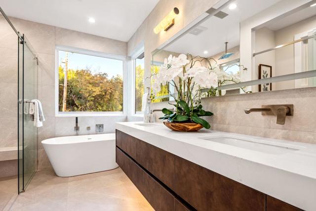1080 Creek Drive, Menlo Park CA: https://media.crmls.org/mediaz/440cba1a-e894-428a-b15b-3e8cadf6e97c.jpg