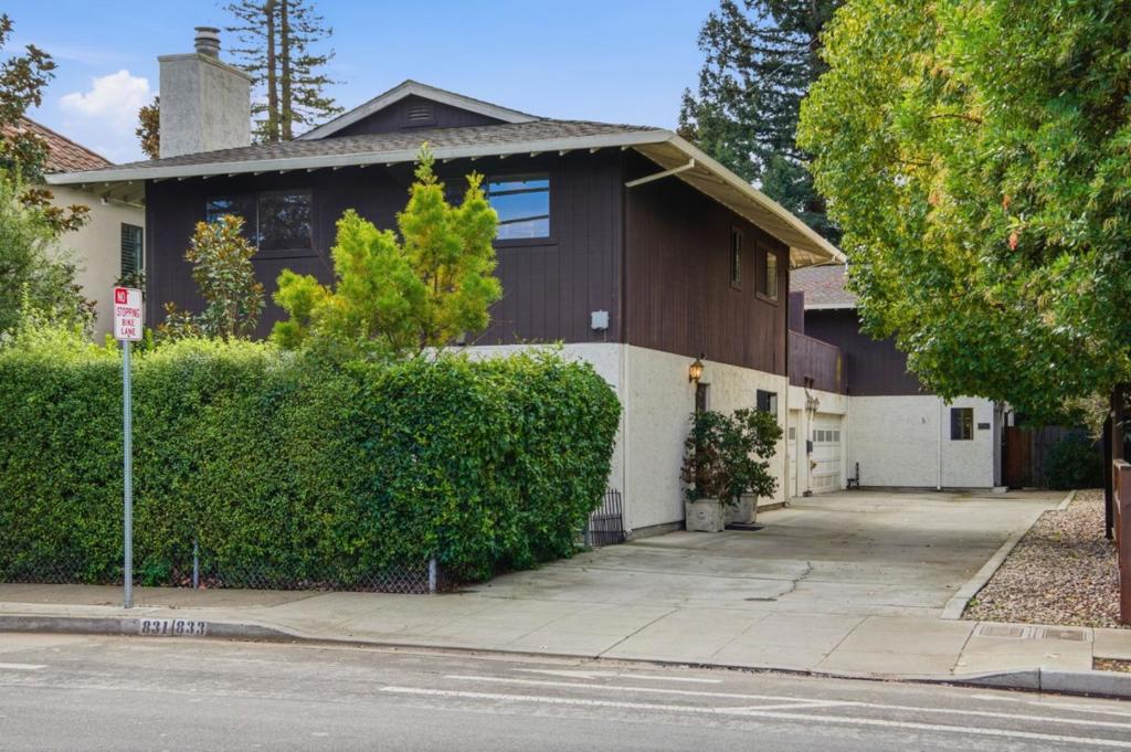 831 University Drive #831-833