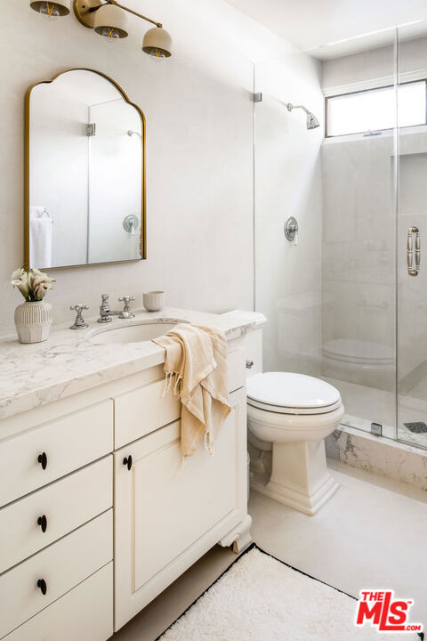 554 Mountain Green Drive, Calabasas CA: https://media.crmls.org/mediaz/440cf7fe-153c-46a7-a510-aefc06eb2385.jpg
