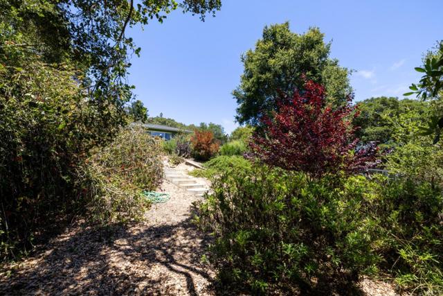 19060 Oak Heights Drive, Salinas CA: https://media.crmls.org/mediaz/440d5fad-4f28-4461-aff3-c4ae578f03bd.jpg