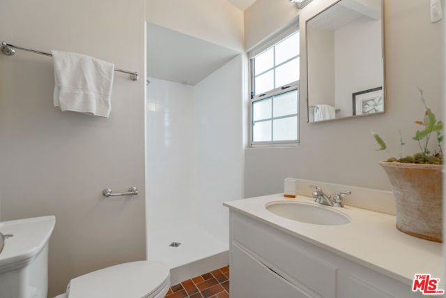 3564 Summerfield Drive, Sherman Oaks CA: https://media.crmls.org/mediaz/440d97ef-e078-4d95-a891-7e42a74595a6.jpg