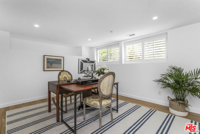 2205 Beverly Glen Place, Los Angeles CA: https://media.crmls.org/mediaz/440da925-79ac-448c-b7bd-43a55f9c95dd.jpg