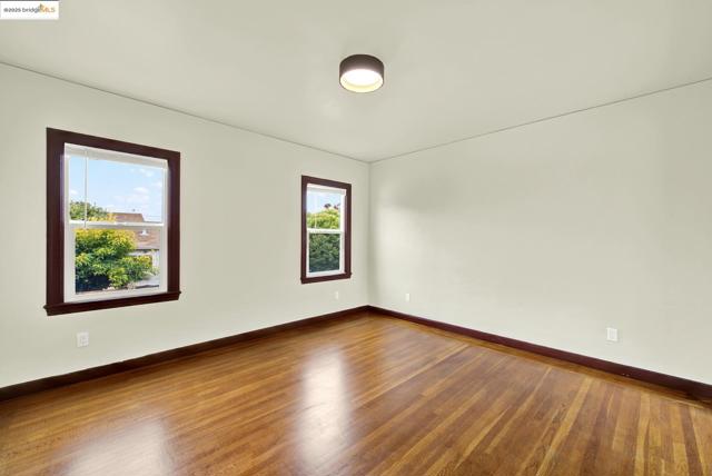 971 34Th St, Richmond CA: https://media.crmls.org/mediaz/440dc74b-cdf8-4f98-9889-aab93ee85d91.jpg