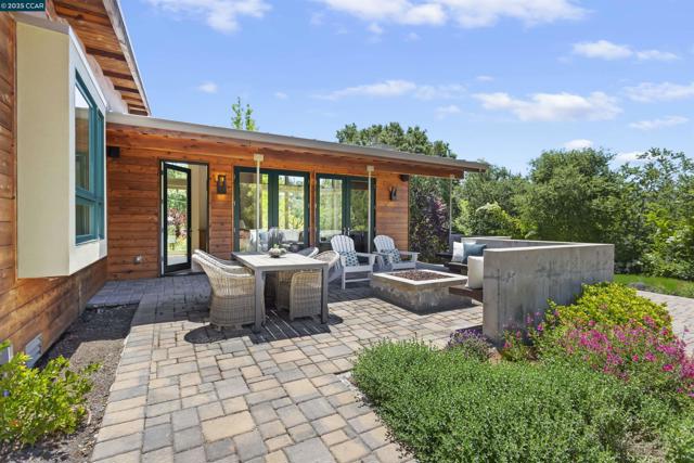 53 Tara Rd, Orinda CA: https://media.crmls.org/mediaz/440dcb30-5671-42cd-bf9b-ddfefe7bad11.jpg