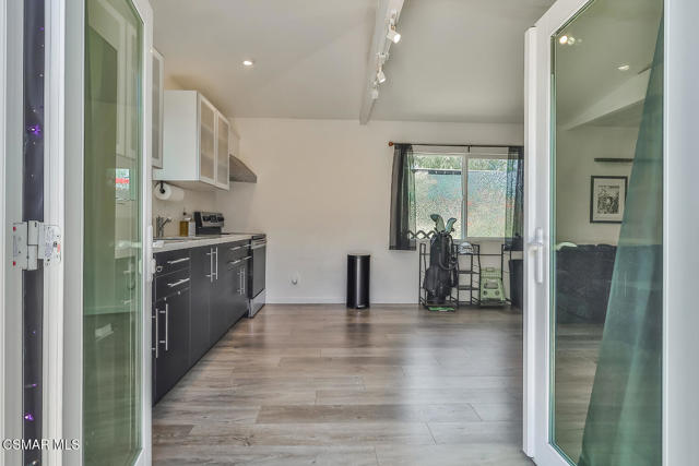 2433 Calle Narciso, Thousand Oaks CA: https://media.crmls.org/mediaz/440e1127-72b2-4a05-8d5f-f498edf4d89e.jpg