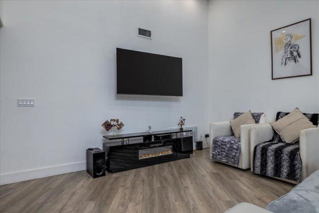 29795 Eagle Point Drive, Canyon Lake CA: https://media.crmls.org/mediaz/440e67cb-e0c8-467d-a157-183a5b300ddf.jpg