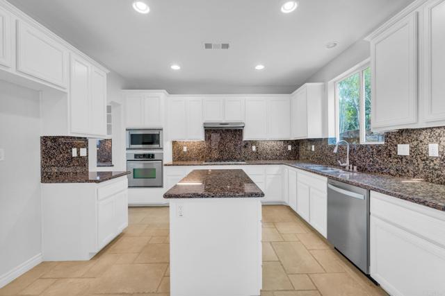 Detail Gallery Image 28 of 75 For 880 Summer Moon Rd, San Marcos,  CA 92078 - 4 Beds | 3/1 Baths